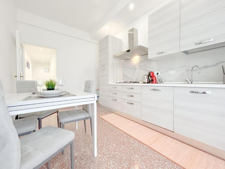 Elegant Apartment - Wifi - Smart Tv - Netflix Genova Esterno foto